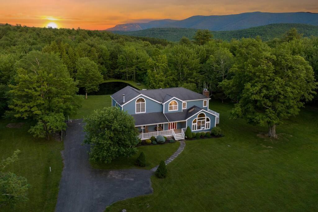 Mountain Blue Vista - Luxury Retreat Near Ski Resorts With Pond, Firepit And Hot Tub Windham Exterior foto